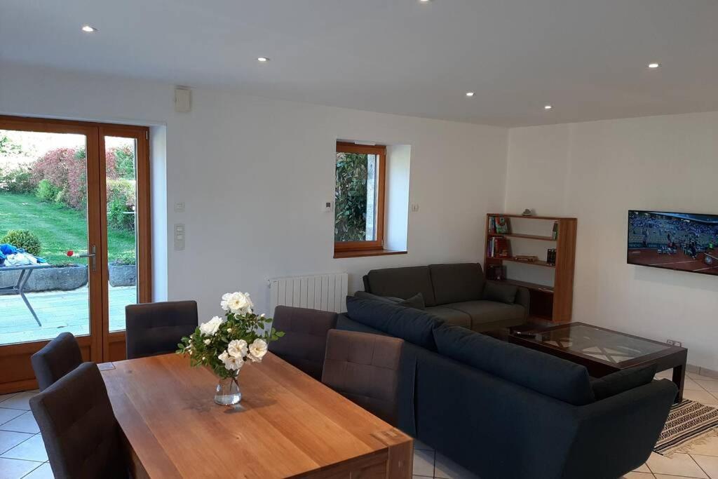 La Maison Bleue Saint-Sauveur-des-Landes Esterno foto