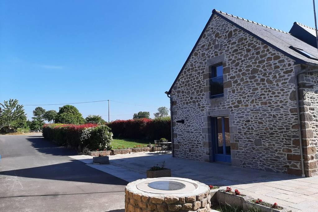 La Maison Bleue Saint-Sauveur-des-Landes Esterno foto