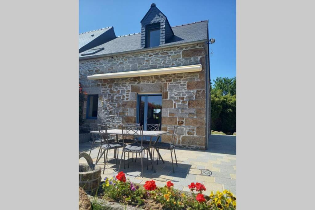 La Maison Bleue Saint-Sauveur-des-Landes Esterno foto