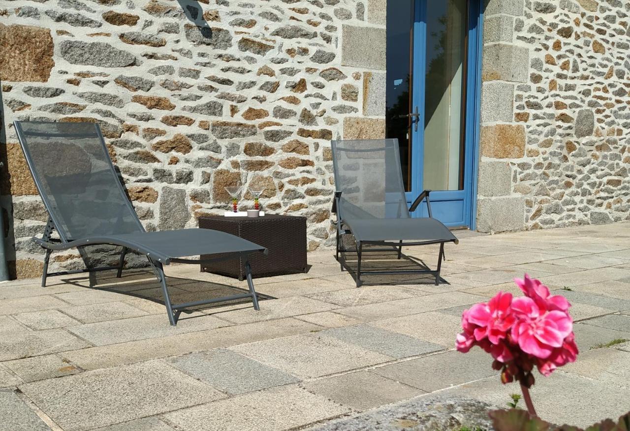 La Maison Bleue Saint-Sauveur-des-Landes Esterno foto
